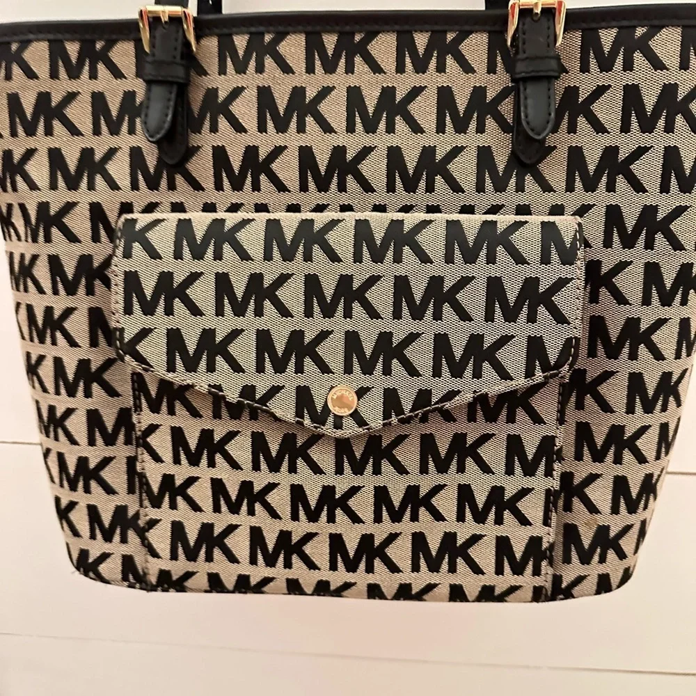 MICHEAL KORS Jet set black-tan medium logo  signature print tote shoulder bag